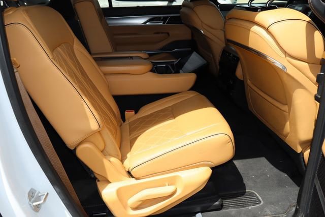 Used 2023 Jeep Grand Wagoneer L Series III AWD/4WD image 19