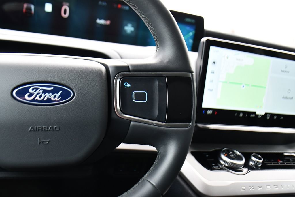 Used 2025 Ford Expedition Active image 36