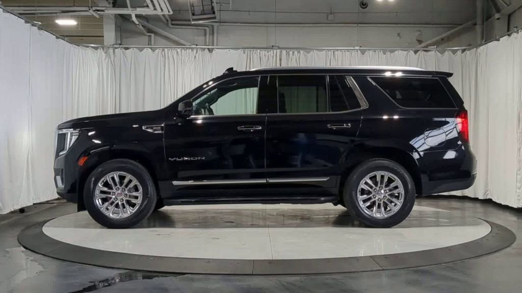 Used 2023 GMC Yukon SLT w/ SLT Luxury Package AWD/4WD image 6