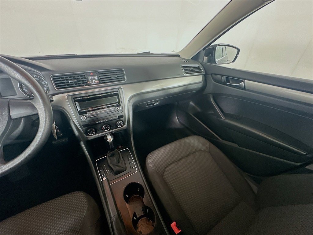 Used 2014 Volkswagen Passat 1.8T S image 11