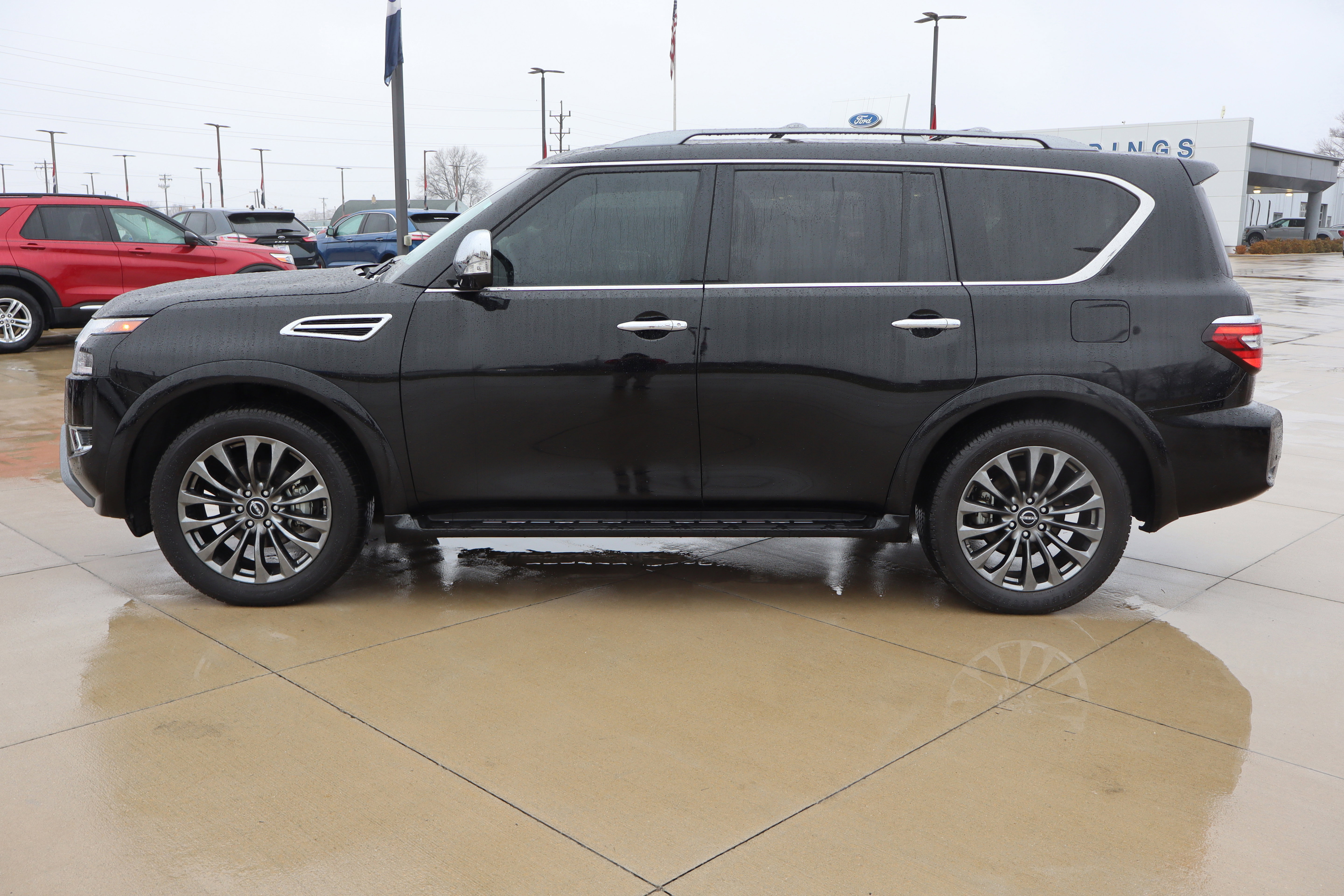 Used 2024 Nissan Armada Platinum w/ Captain's Chairs Package image 9