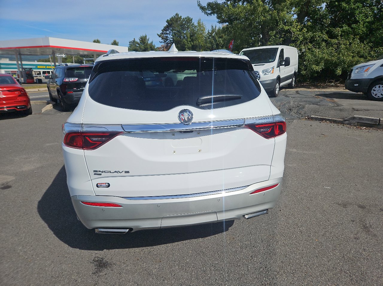 Used 2022 Buick Enclave Premium w/ Experience Buick Package image 4