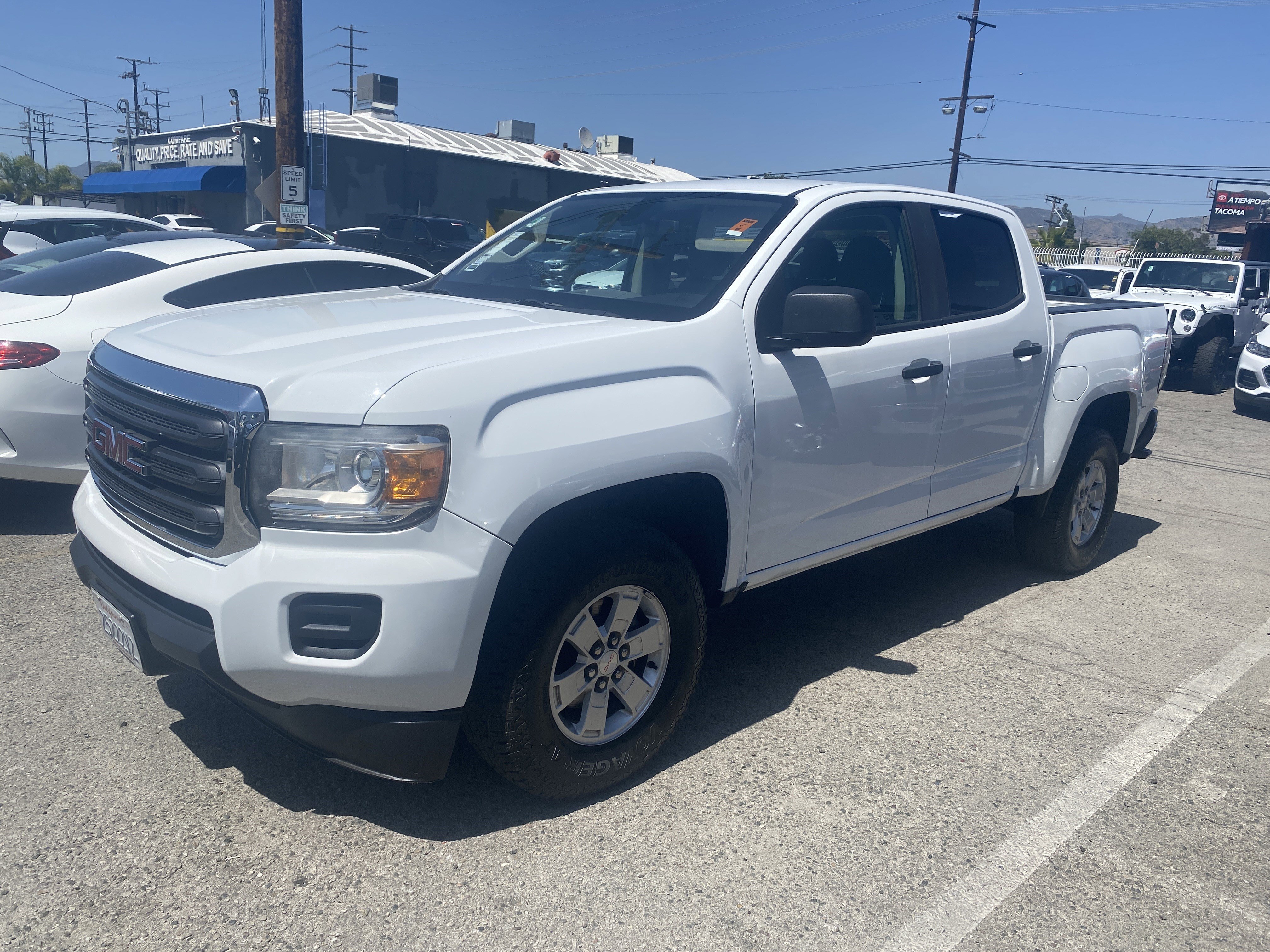 Used 2019 GMC Canyon 2WD Crew Cab w/ Convenience Package image 2