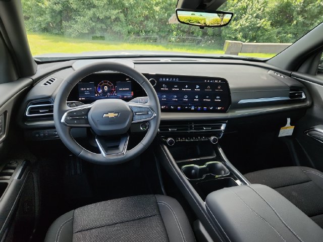 New 2027 Chevrolet Traverse LT w/ Driver Confidence Package FWD image 21