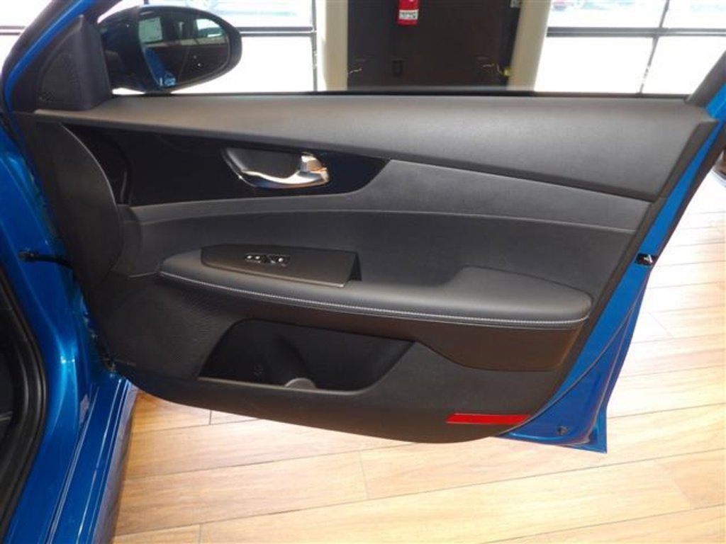 Used 2023 Kia Forte GT-Line w/ GT-Line Premium Package image 12