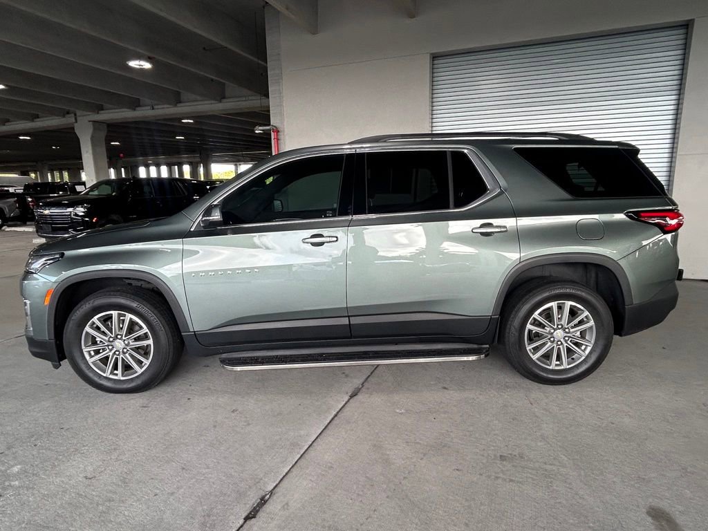 Used 2023 Chevrolet Traverse LT image 2