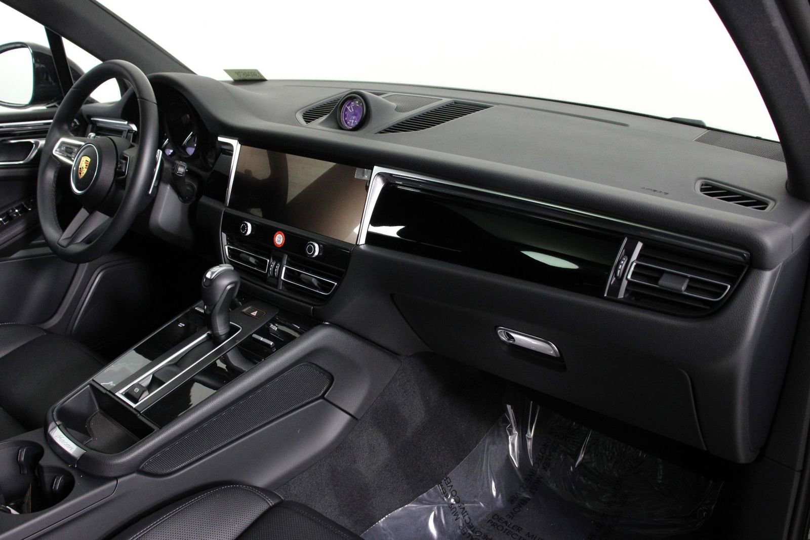 Certified 2025 Porsche Macan image 24