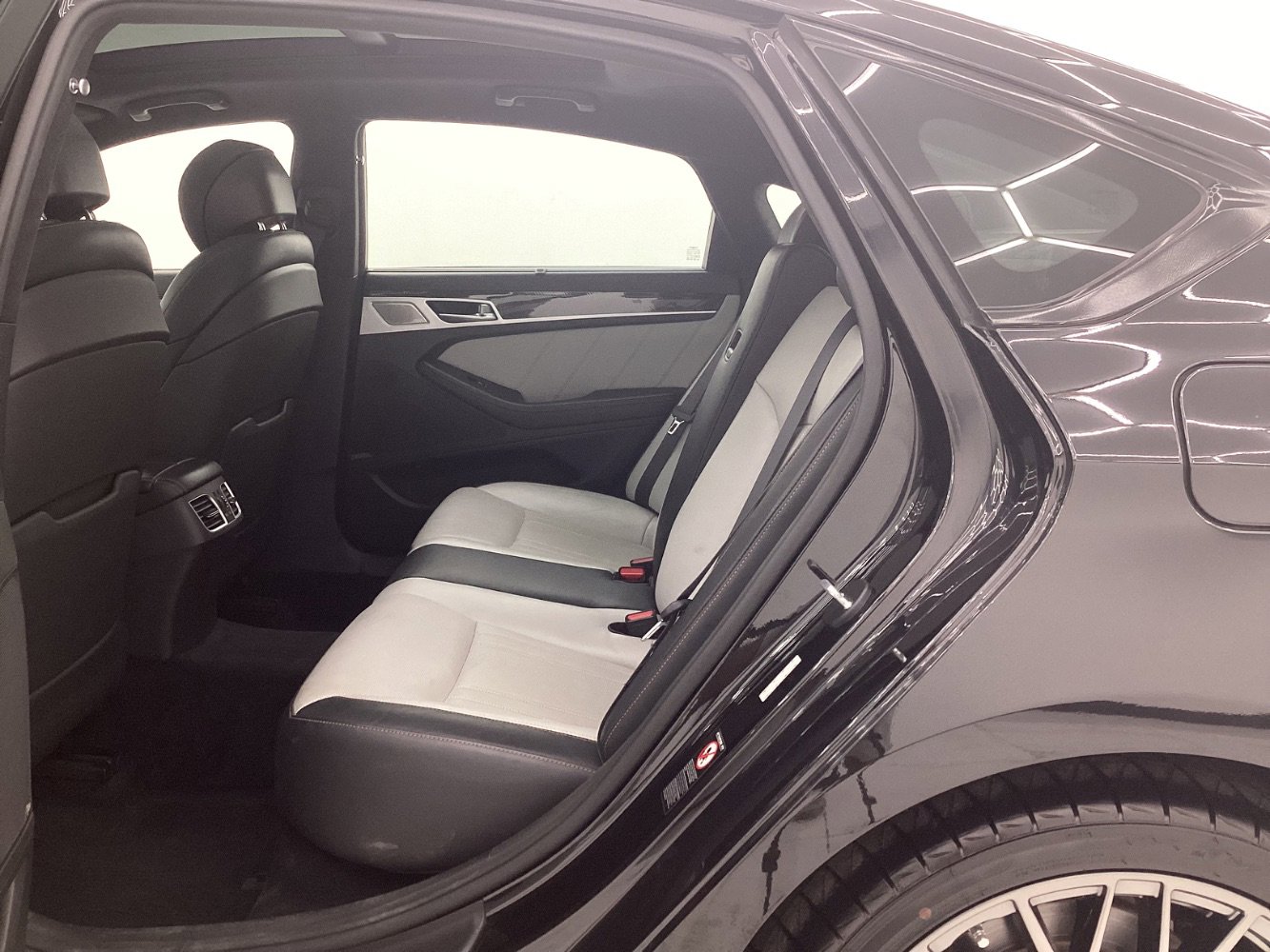 Used 2018 Genesis G80 3.3T Sport image 20