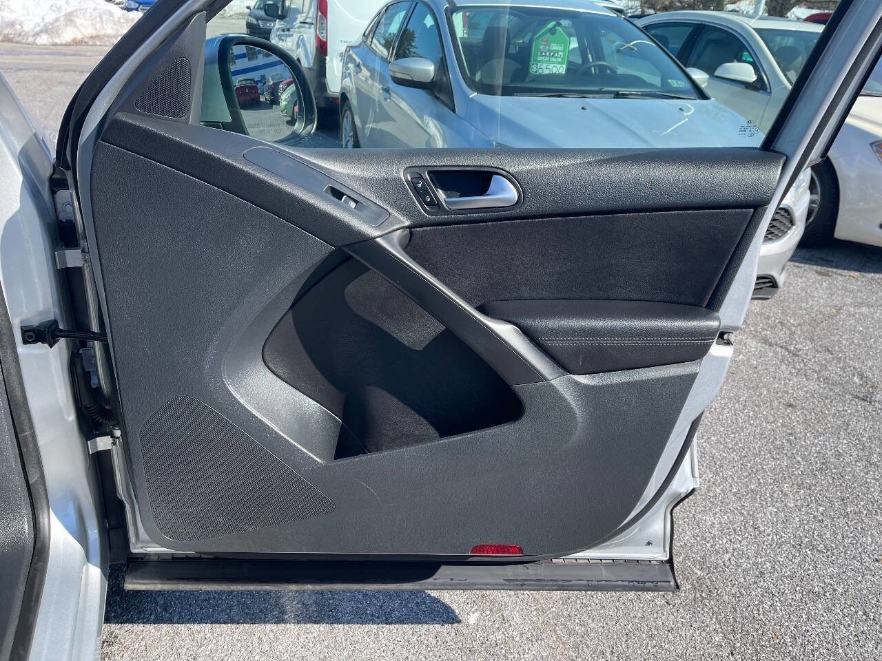 Used 2013 Volkswagen Tiguan SE image 31