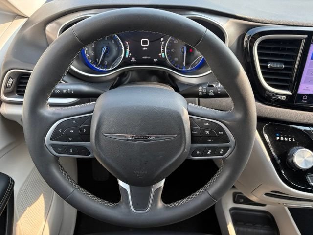 Used 2024 Chrysler Pacifica Touring-L FWD image 24