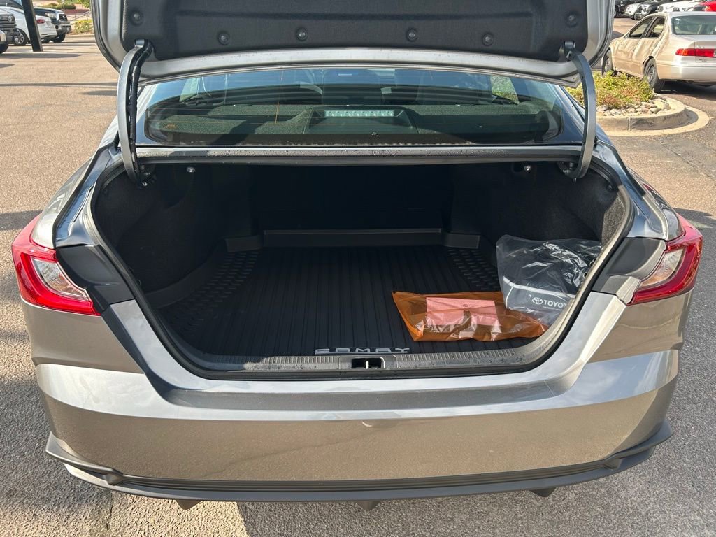 Used 2025 Toyota Camry SE image 26
