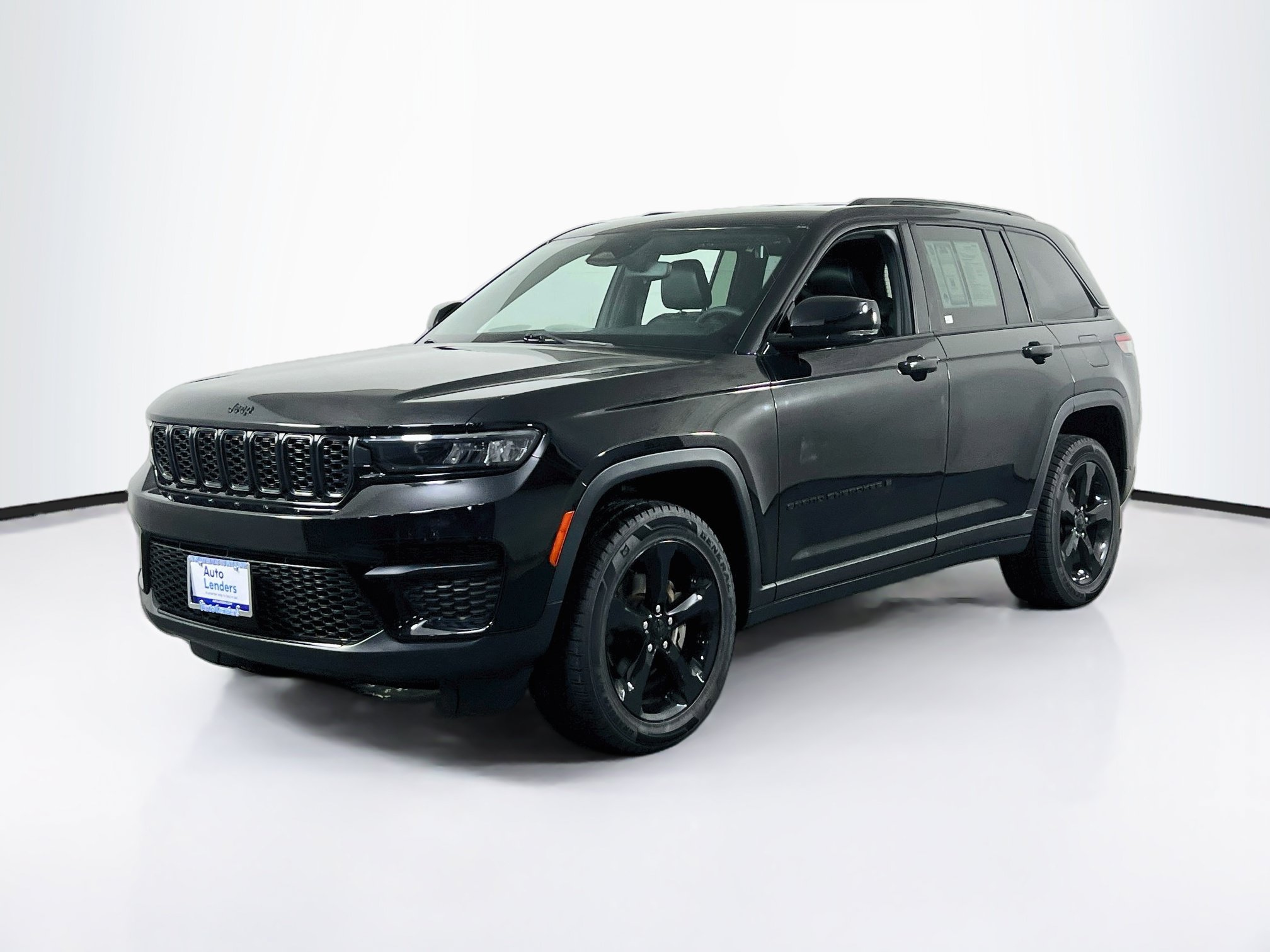 Used 2023 Jeep Grand Cherokee Altitude RWD image 1