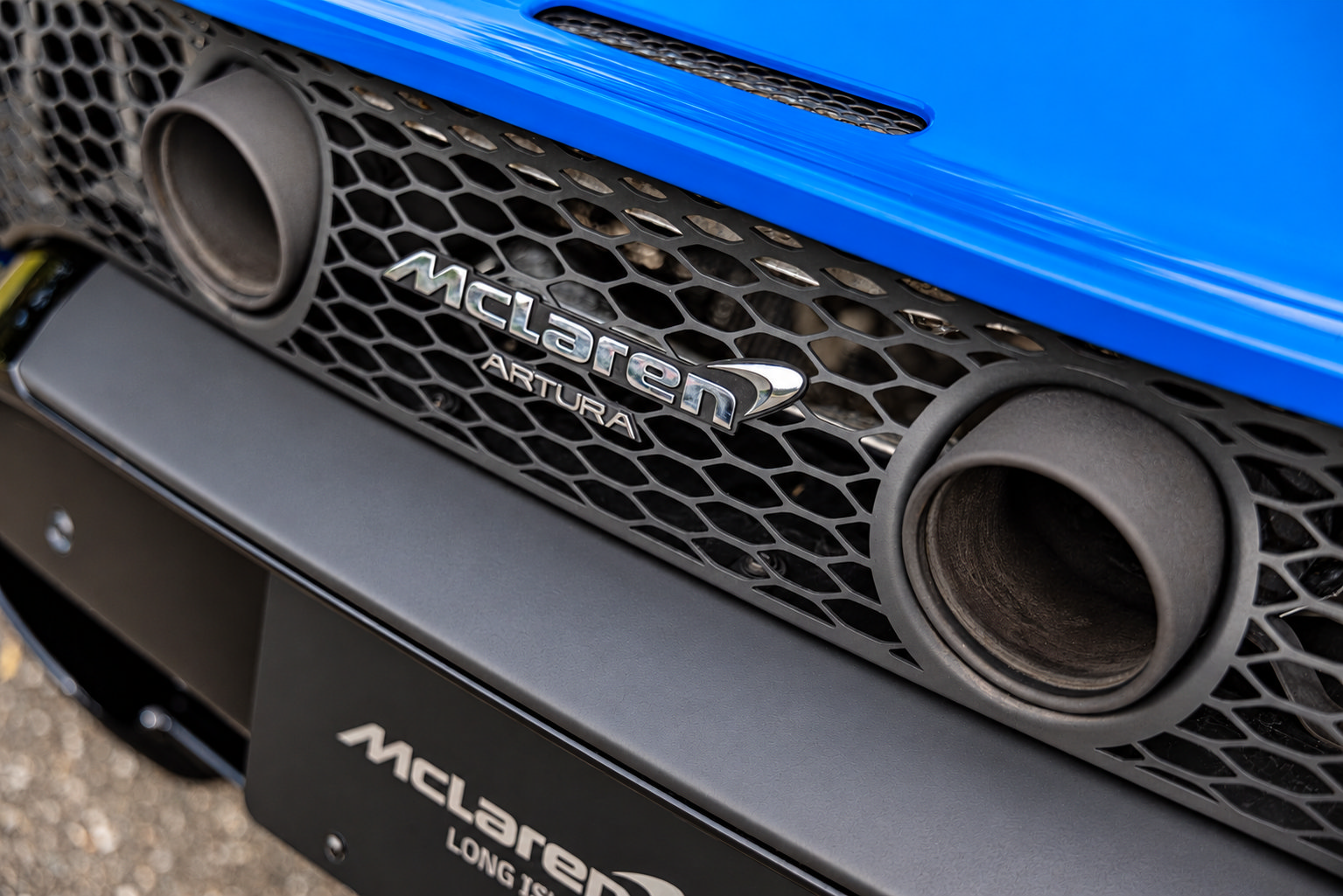 Used 2024 McLaren Artura RWD image 34