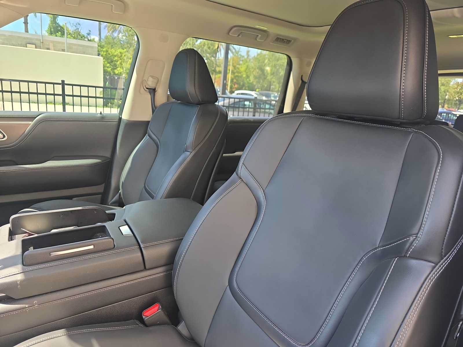 Used 2025 INFINITI QX80 Pure w/ Exterior Package RWD image 3