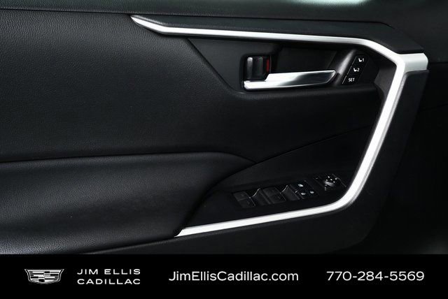 Used 2022 Toyota RAV4 XLE Premium image 7