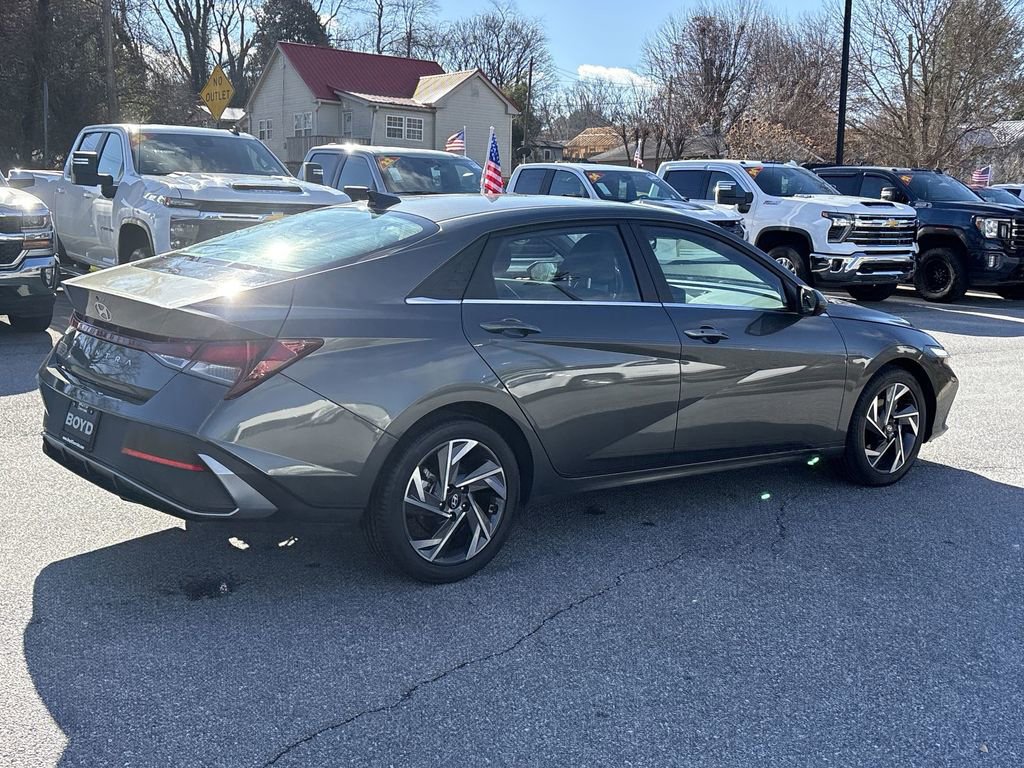 Used 2025 Hyundai Elantra SEL image 10
