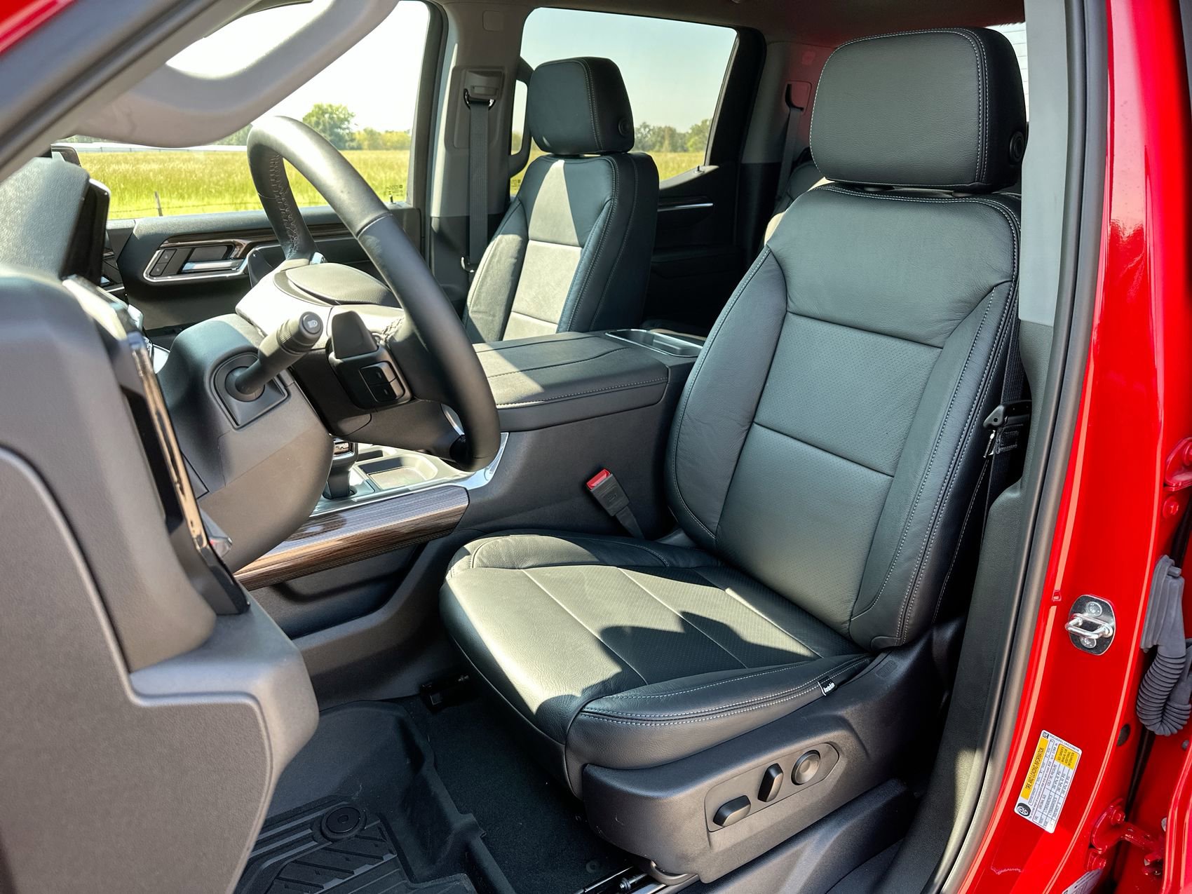 Used 2024 Chevrolet Silverado 1500 LT Trail Boss w/ LPO, Dark Essentials Package AWD/4WD image 11