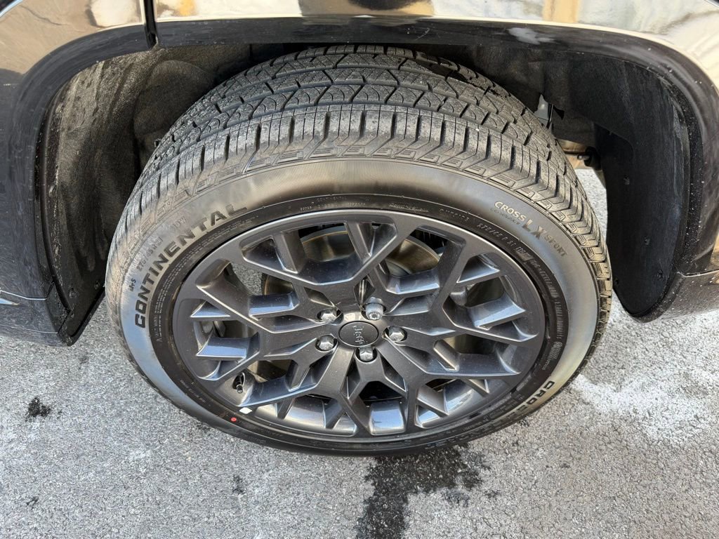 Certified 2025 Jeep Grand Cherokee Summit w/ Adv Protech Group IV image 13