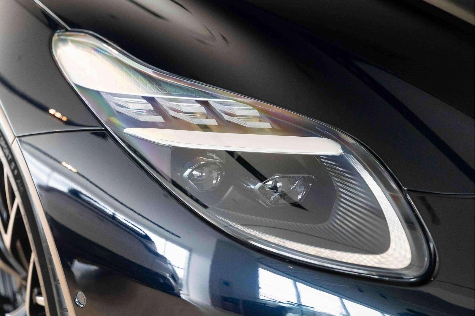 Used 2025 Aston Martin DB12 Coupe RWD image 18