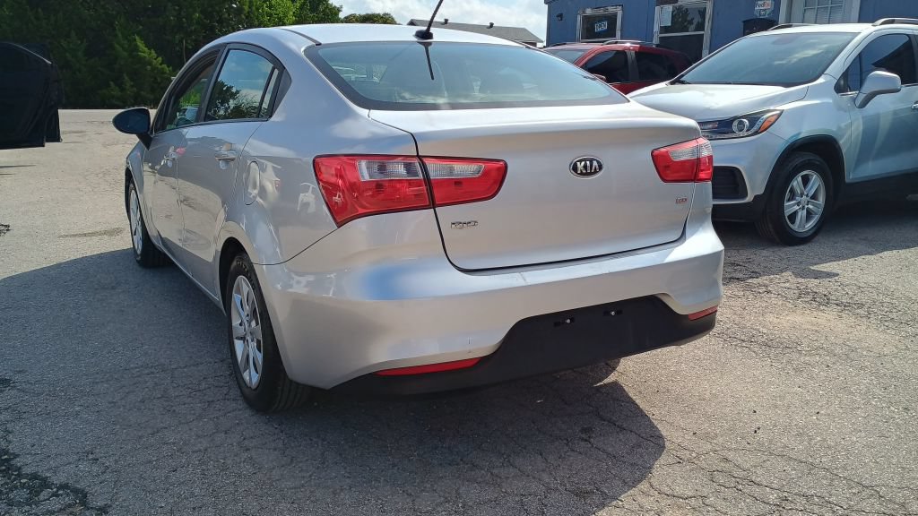Used 2017 Kia Rio LX w/ Power Package FWD image 2