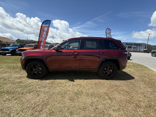 New 2025 Jeep Grand Cherokee Limited w/ Black Appearance Package image 4