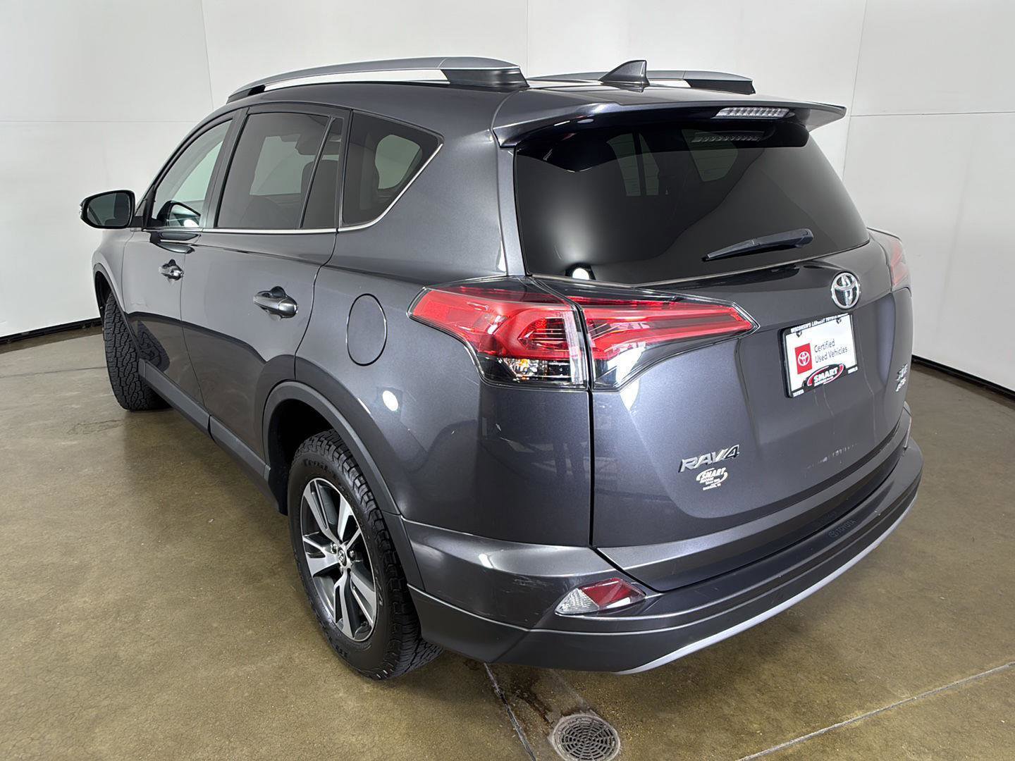 Used 2018 Toyota RAV4 XLE AWD/4WD image 13
