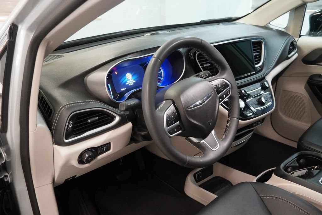 Used 2024 Chrysler Pacifica Limited FWD image 6