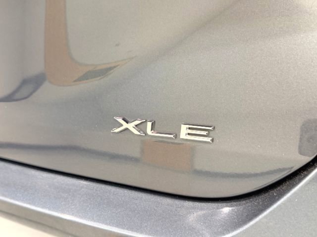 Used 2022 Toyota Avalon XLE w/ Moonroof Package image 14