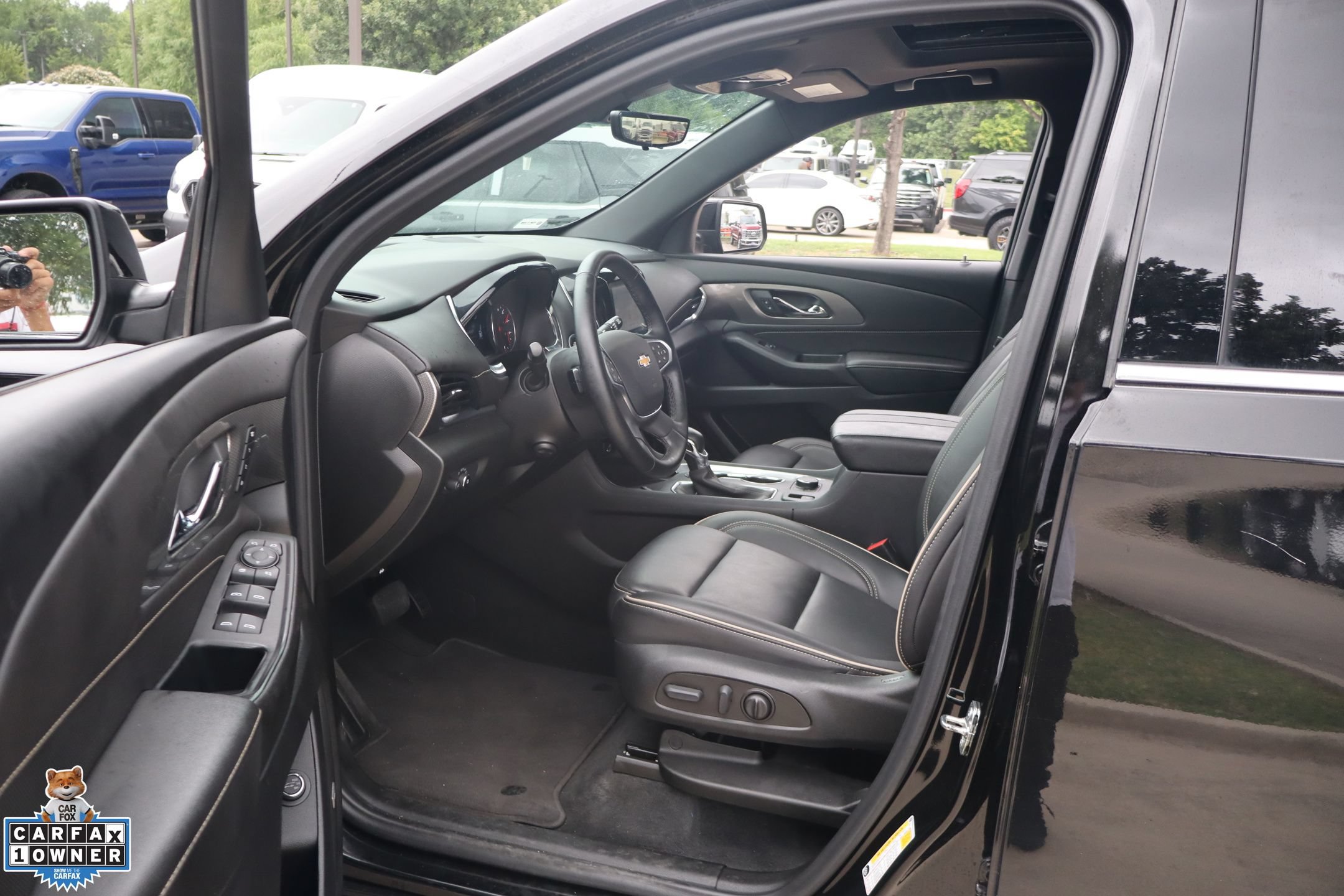 Used 2023 Chevrolet Traverse Premier FWD image 26