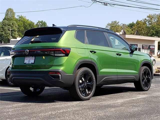 New 2025 Volkswagen Taos SE image 3
