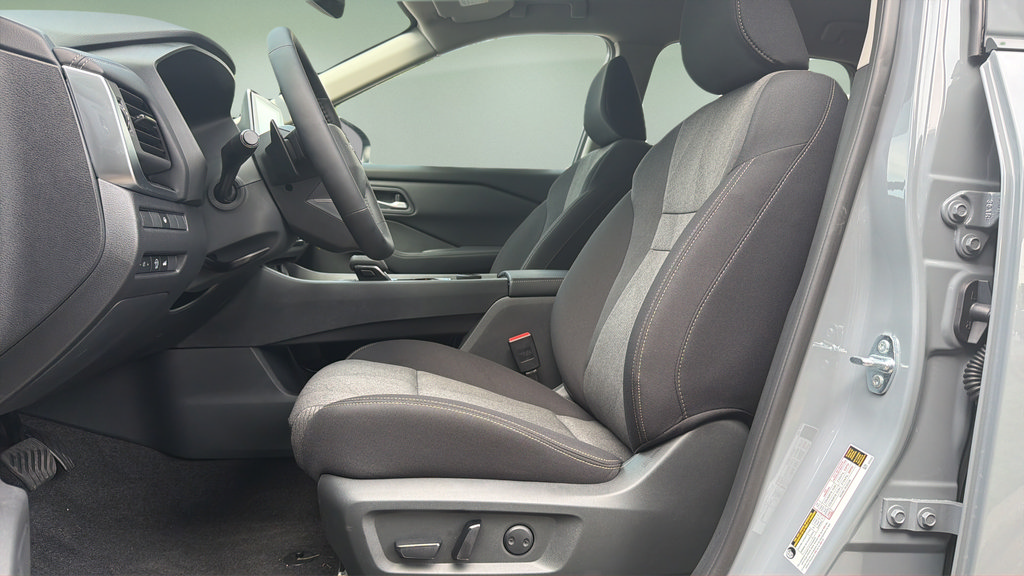 New 2026 Nissan Rogue SV w/ Cold Weather Package AWD/4WD image 18