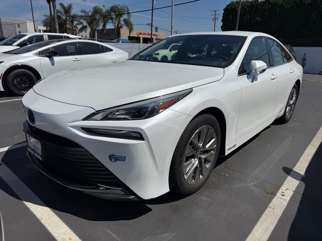 Used 2021 Toyota Mirai XLE w/ Advanced Technology Package image 3