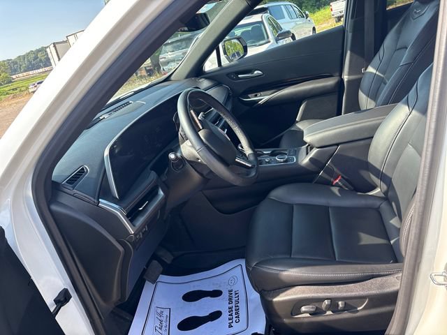 Used 2024 Cadillac XT4 Luxury w/ LPO, Floor Liner Package AWD/4WD image 8