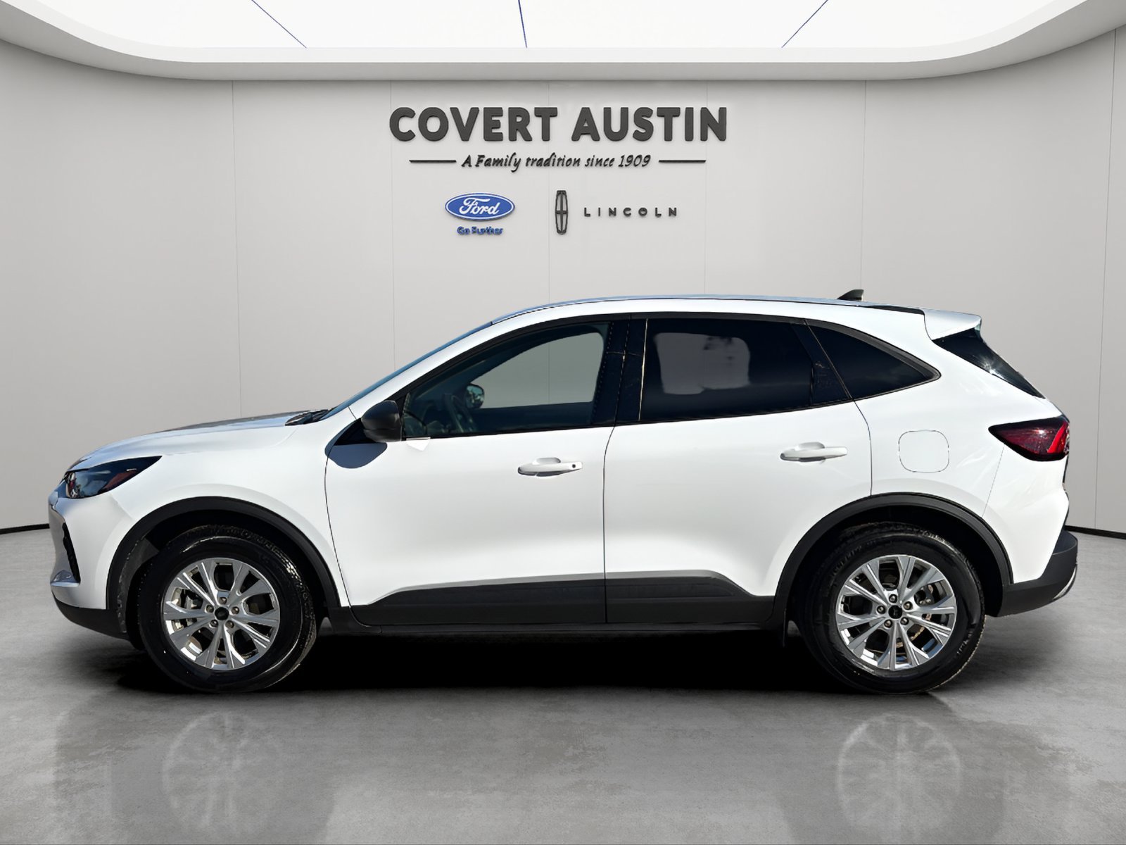 Used 2025 Ford Escape Active FWD image 2