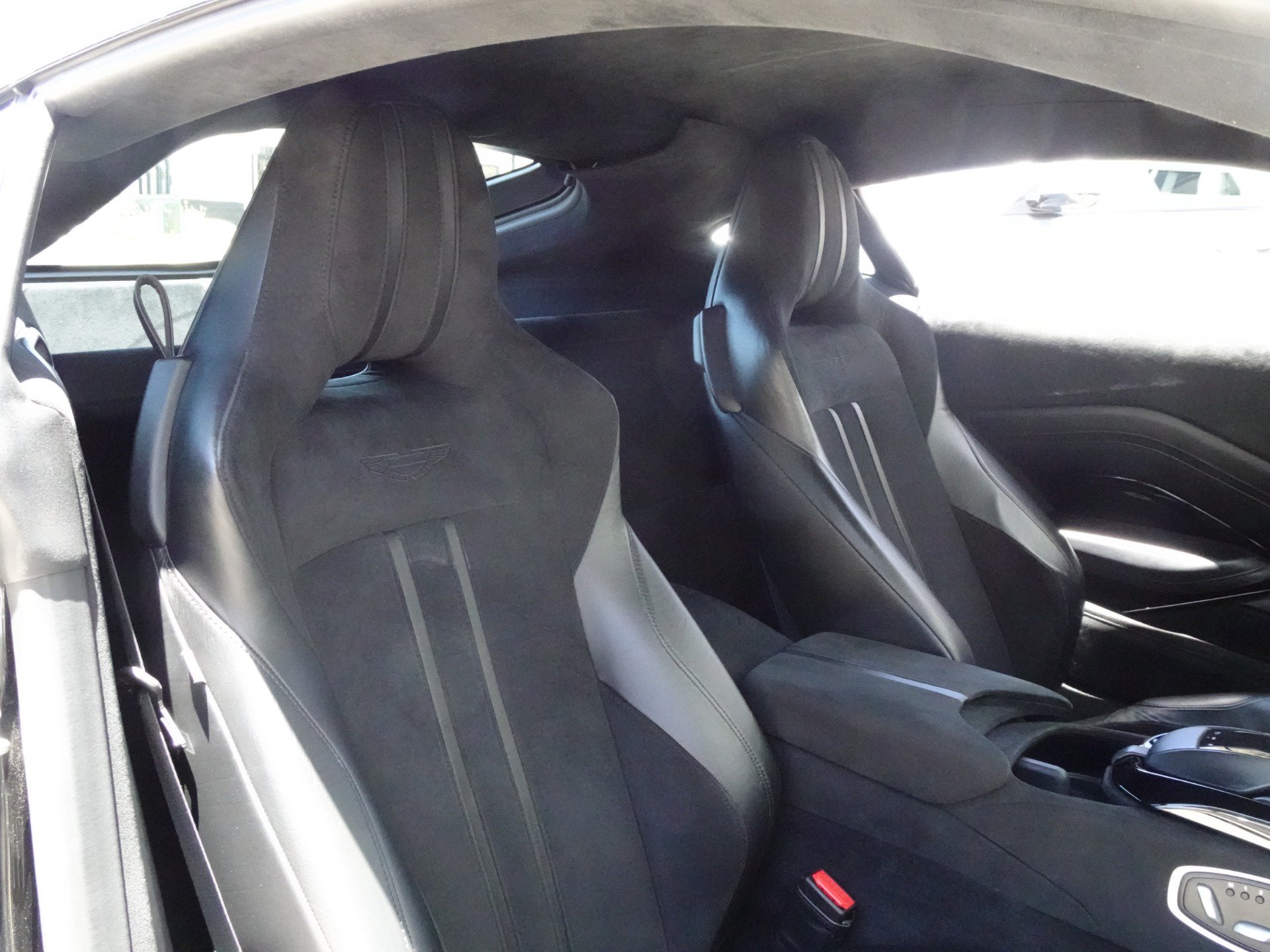 Used 2020 Aston Martin V8 Vantage Coupe RWD image 16