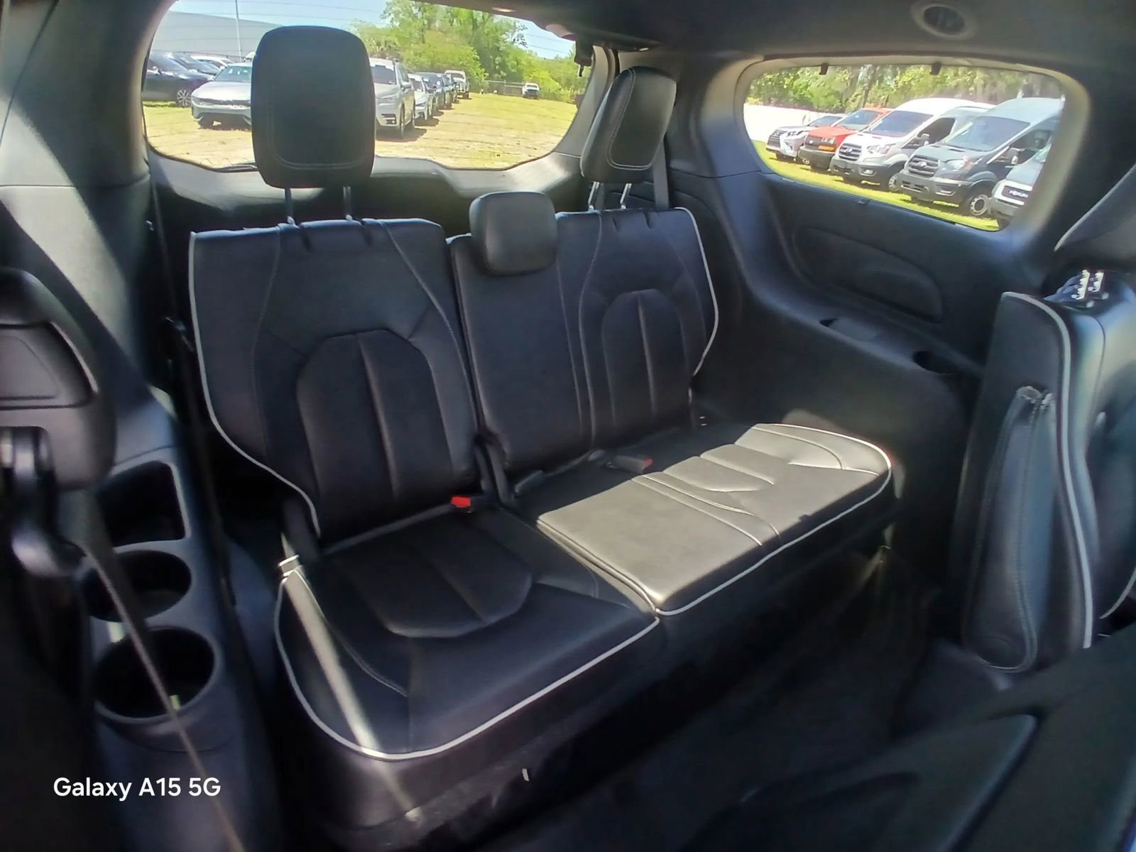Used 2019 Chrysler Pacifica Limited w/ Advanced Safetytec Group FWD image 18