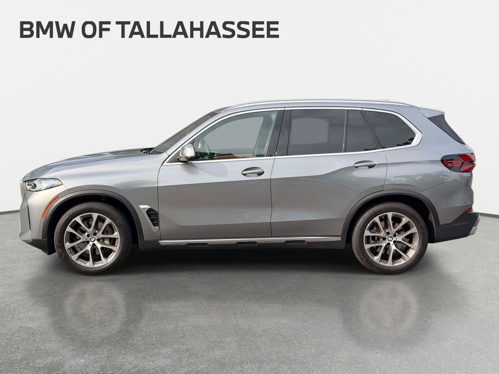 Used 2025 BMW X5 xDrive40i w/ Parking Assistance Package AWD/4WD image 8