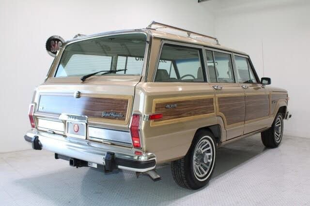 Used 1989 Jeep Grand Wagoneer image 5
