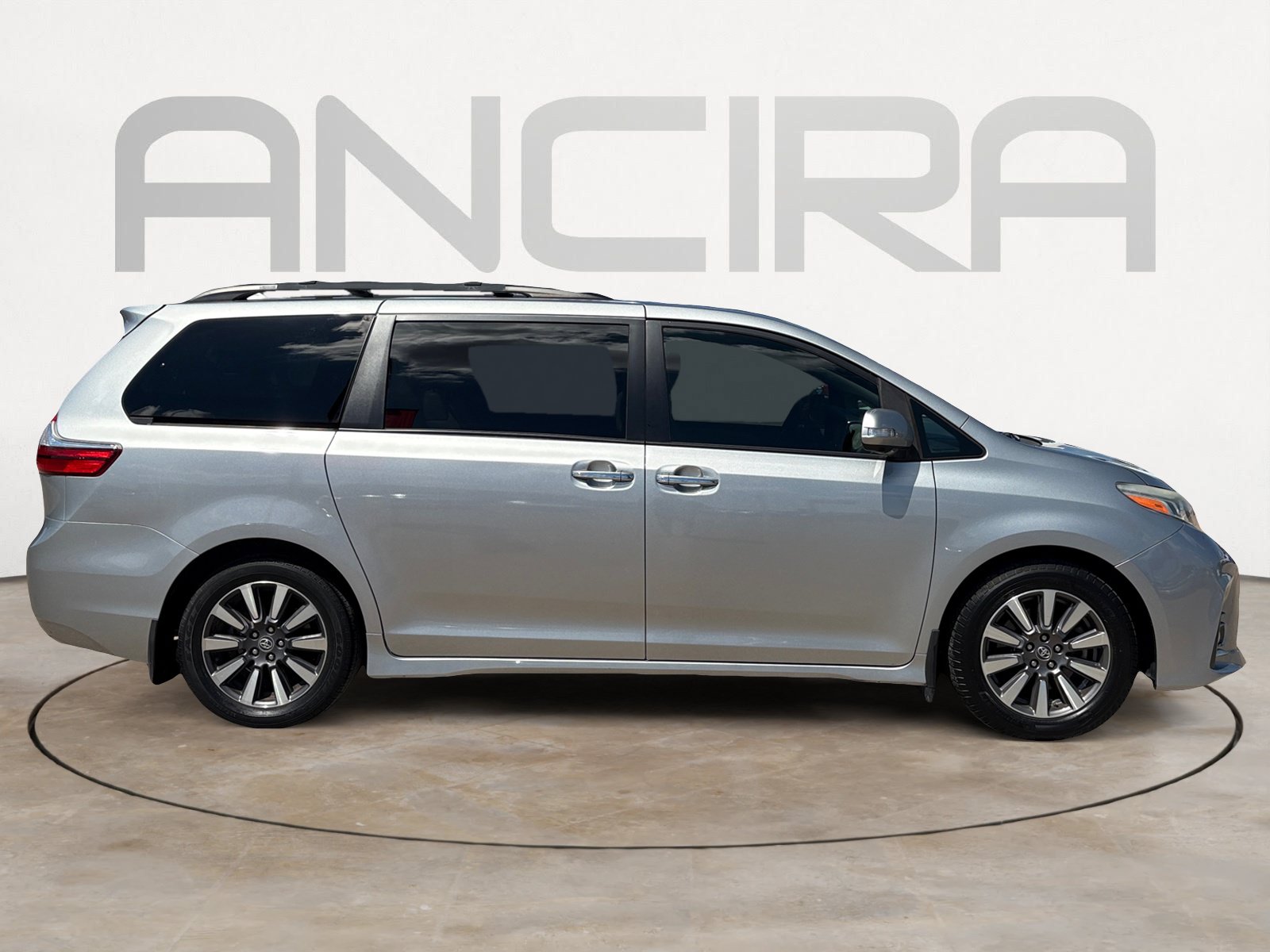 Used 2019 Toyota Sienna Limited Premium FWD image 11