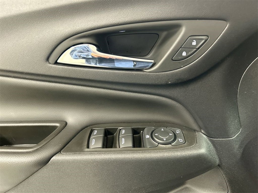 Used 2023 Chevrolet Equinox LT image 11