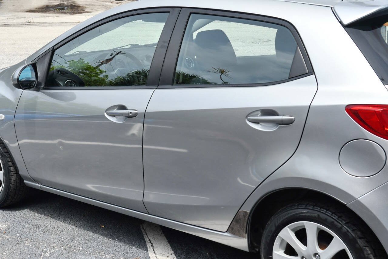 Used 2011 MAZDA MAZDA2 Touring FWD image 13