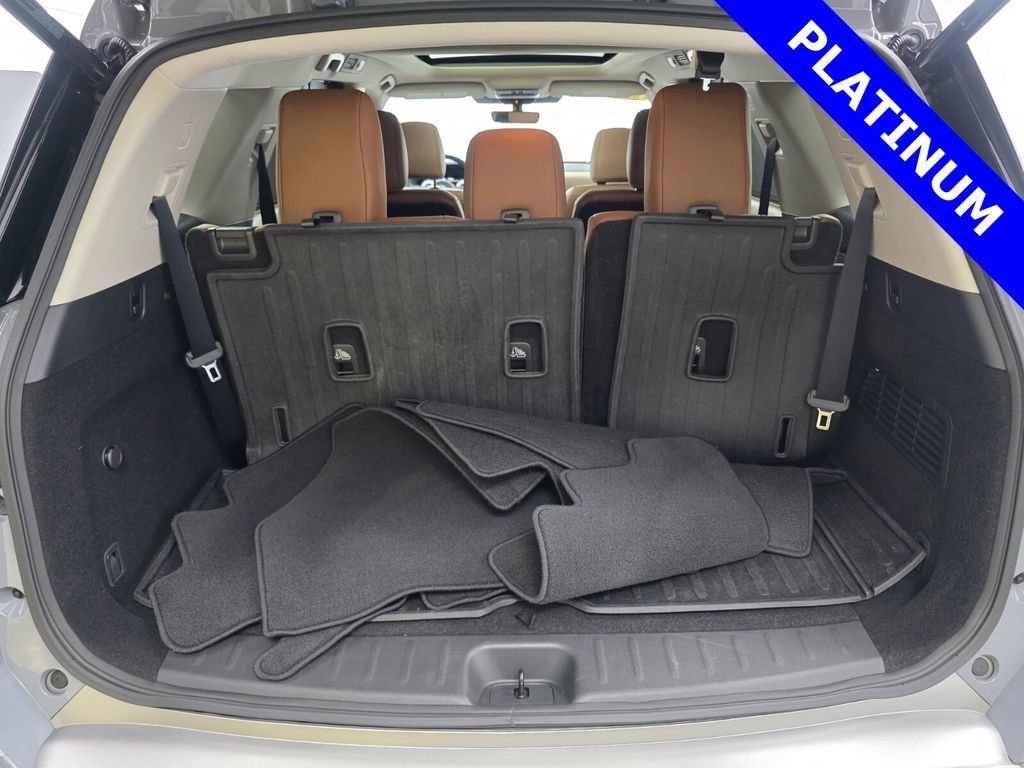 Used 2024 Nissan Pathfinder Platinum image 18