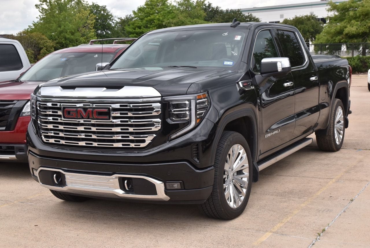 Used 2023 GMC Sierra 1500 Denali w/ Denali Reserve Package AWD/4WD image 2