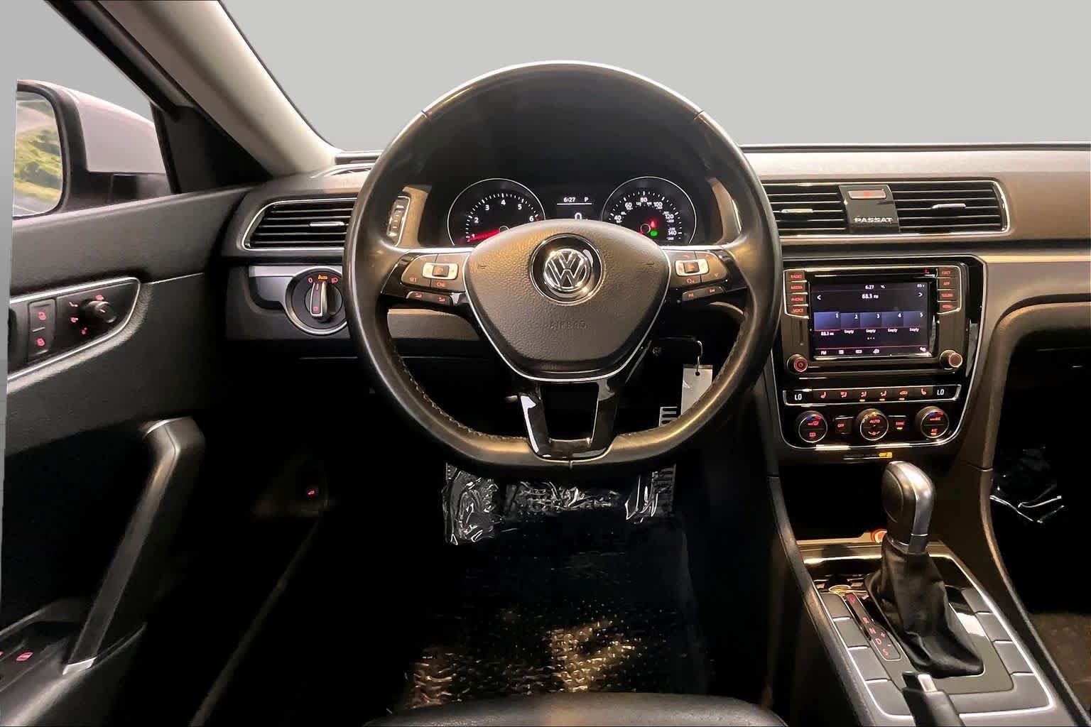 Used 2018 Volkswagen Passat 2.0T R-Line FWD image 6