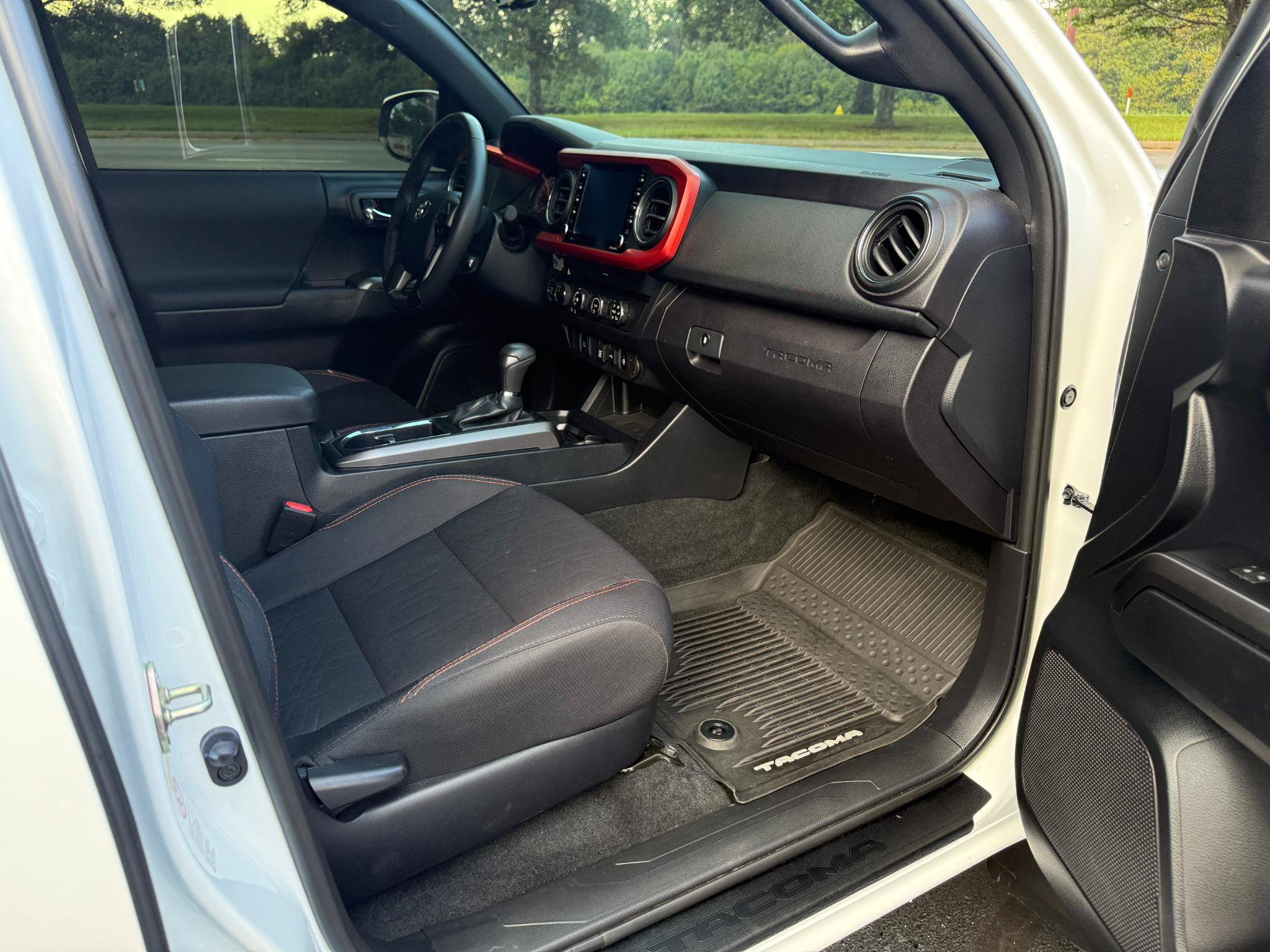 Used 2020 Toyota Tacoma TRD Off-Road AWD/4WD image 19