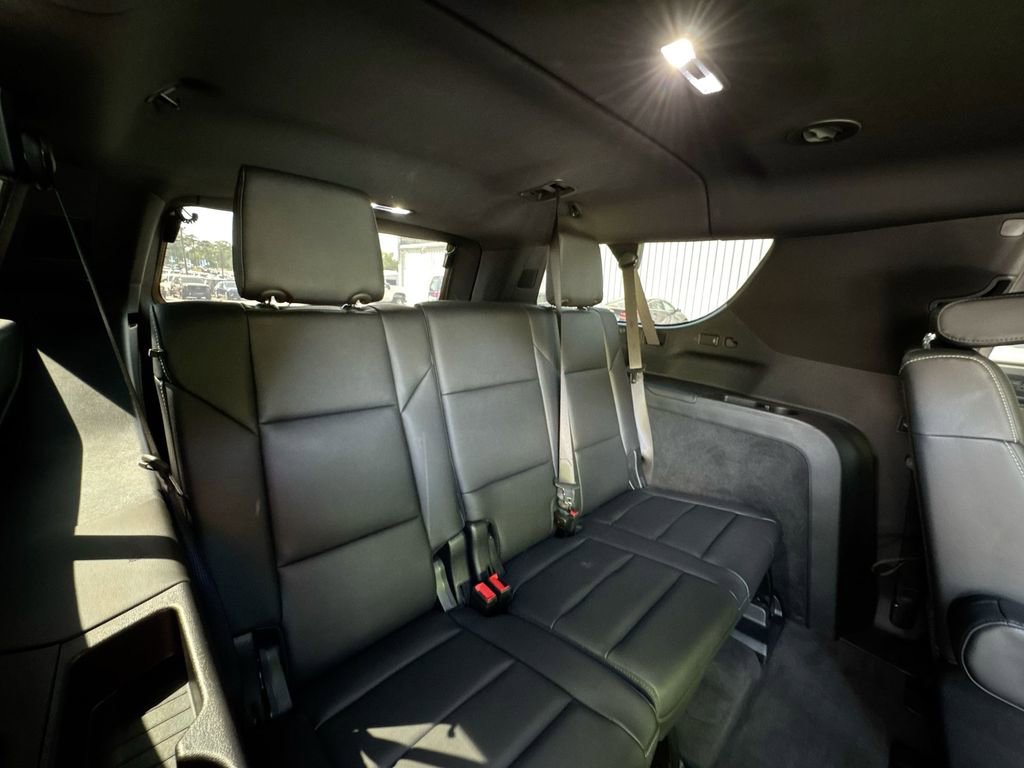 Used 2025 Cadillac Escalade ESV Luxury image 30