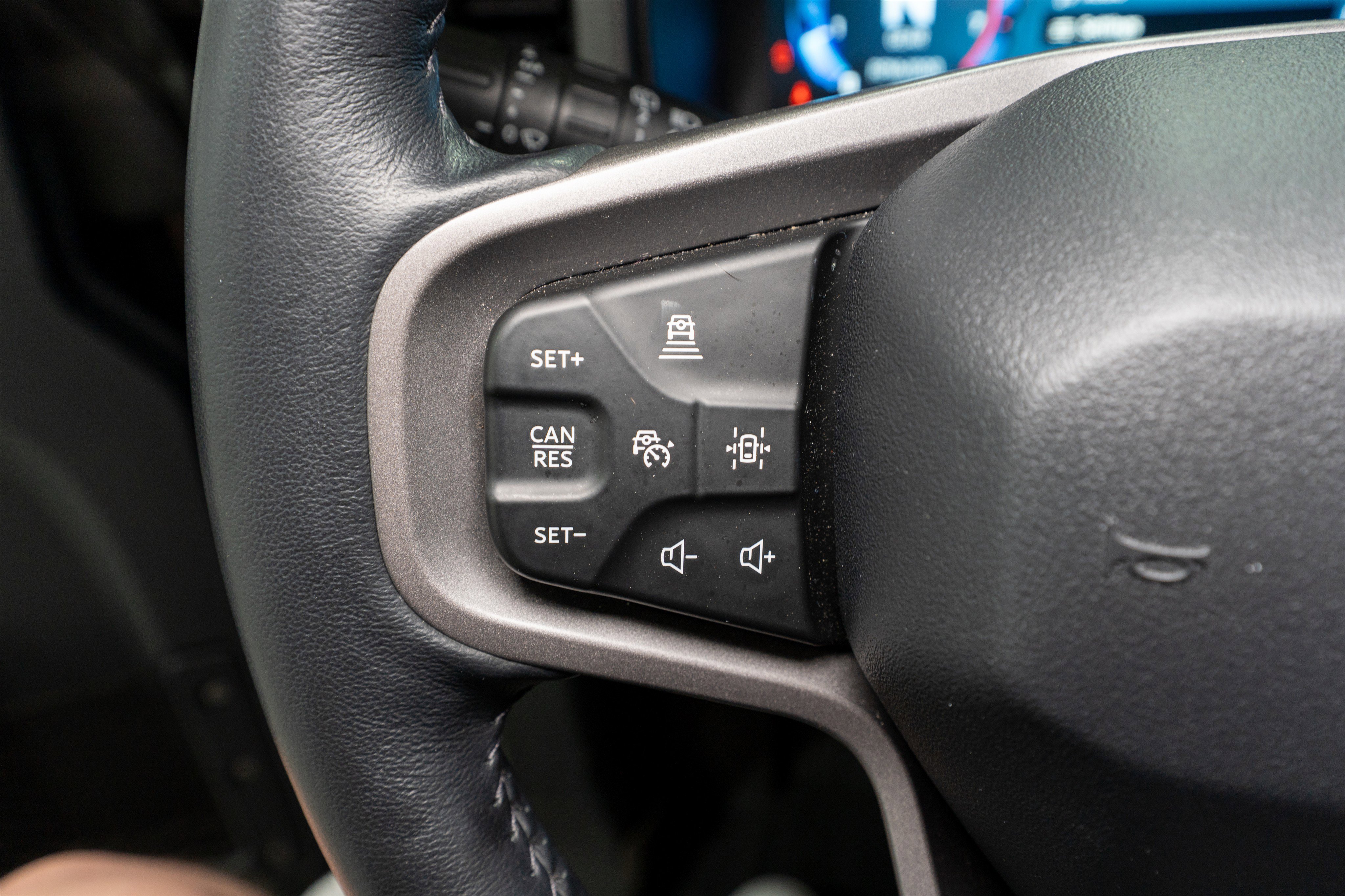 Used 2025 Ford Bronco Badlands image 28