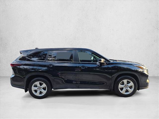 Certified 2024 Toyota Highlander LE FWD image 4