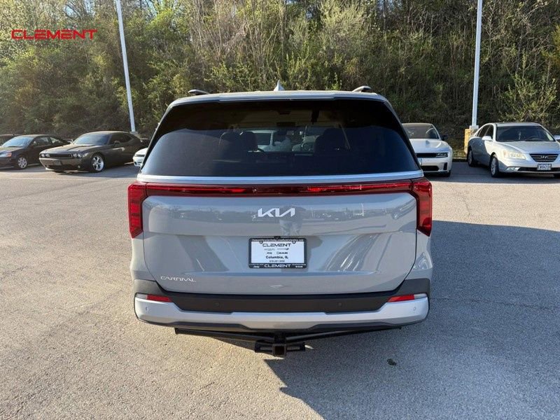 Used 2025 Kia Carnival EX image 7