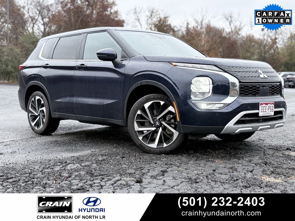 Used 2024 Mitsubishi Outlander SE image 1